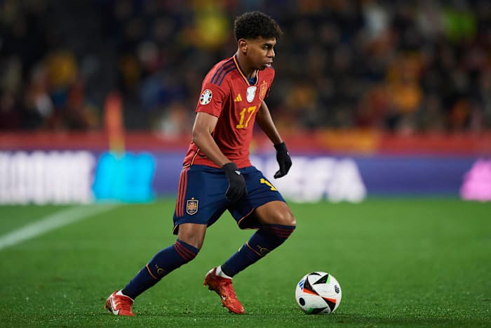 Con tan solo 16 años, él jugará su cuarto partido con la Selección absoluta